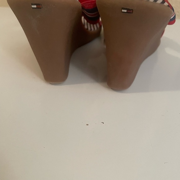 Tommy Hifinger Strappy 3 inches wedge - Picture 3 of 9